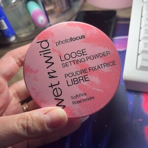 wet n wild Photofocus Loose Setting Powder - Soft Pink Compact